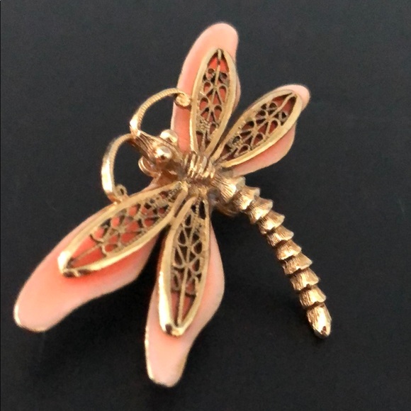 Jewelry - VINTAGE DRAGON FLY GOLD & PEACH COLORED BROACH